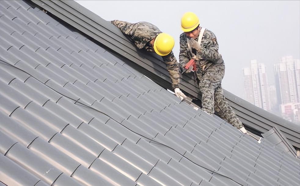 自建房房顶琉璃瓦利弊,树脂瓦红顶白底好用