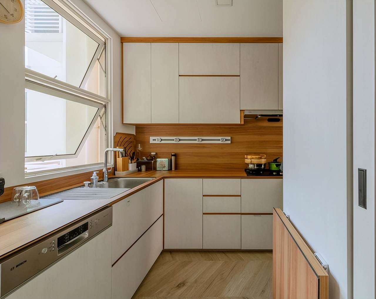 河南发现一户人家厨房，那叫一个先进！拍照给大家瞧瞧，真高级！