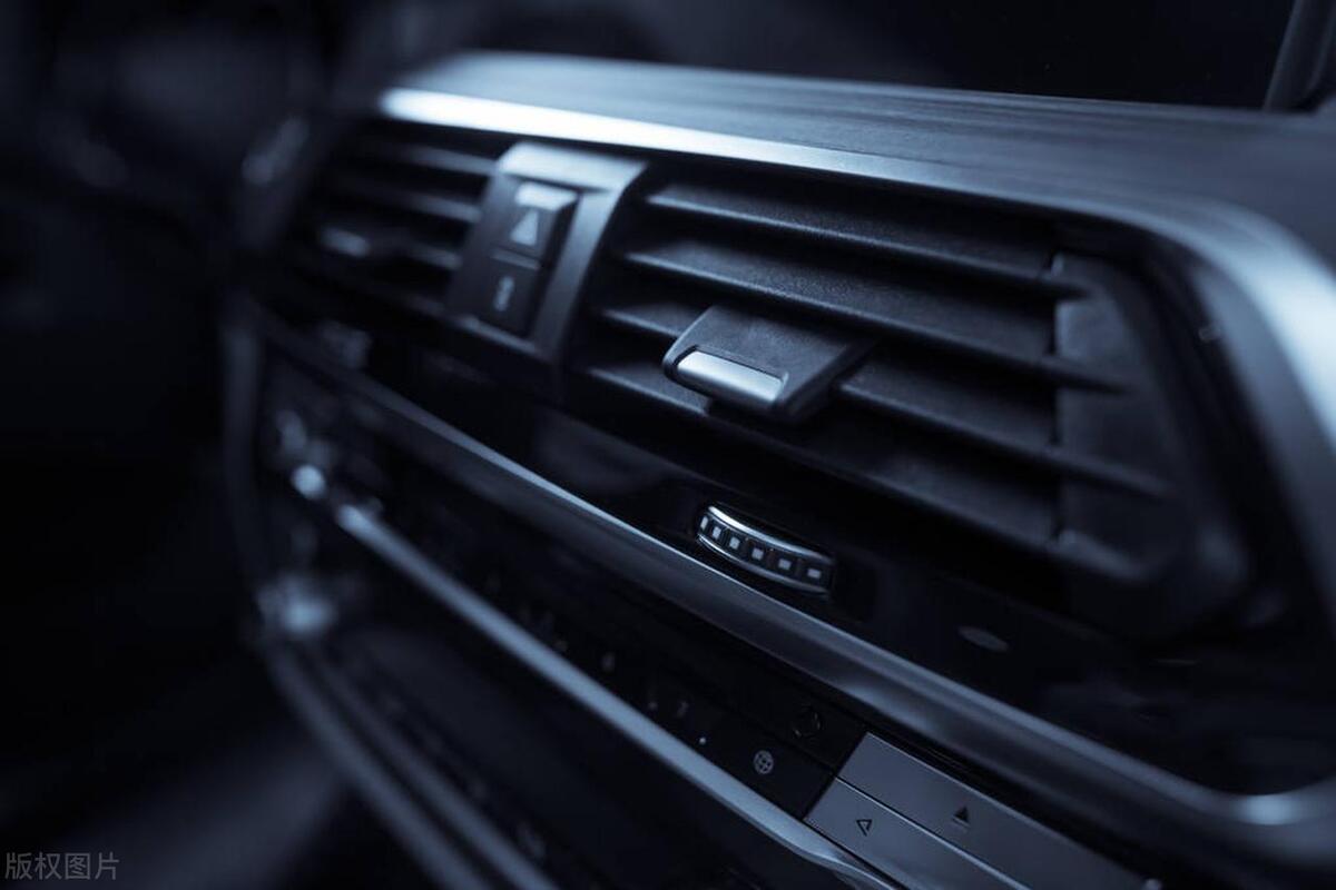 下车先关空调还是先熄火,汽车空调熄火是先关还是熄火后关