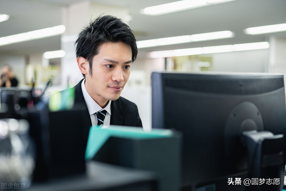 适合报考公务员的十大热门专业,哪些铁饭碗专业比较适合文科男生