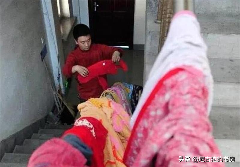 沈阳男子公厕生孩子,沈阳小伙厕所结婚生子后续