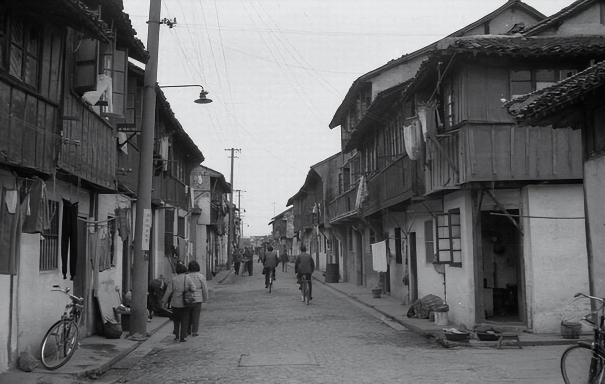 1949年毛主席密令罗瑞卿查案，罗心有顾虑，毛主席：天塌了我顶着