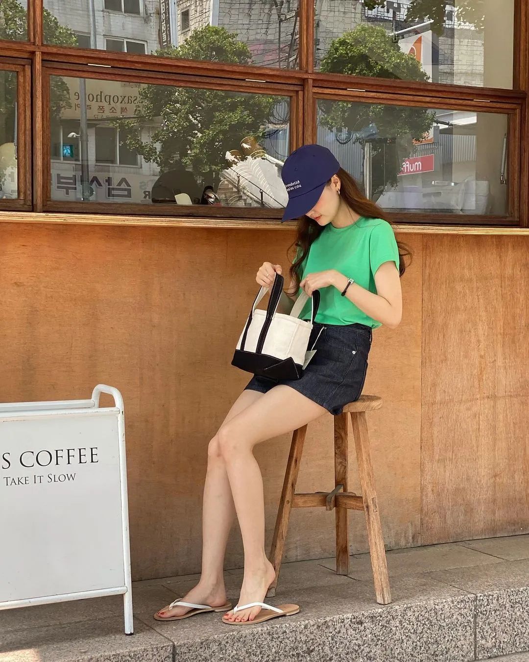 今年流行怎么穿t恤,今年最流行的减龄t恤