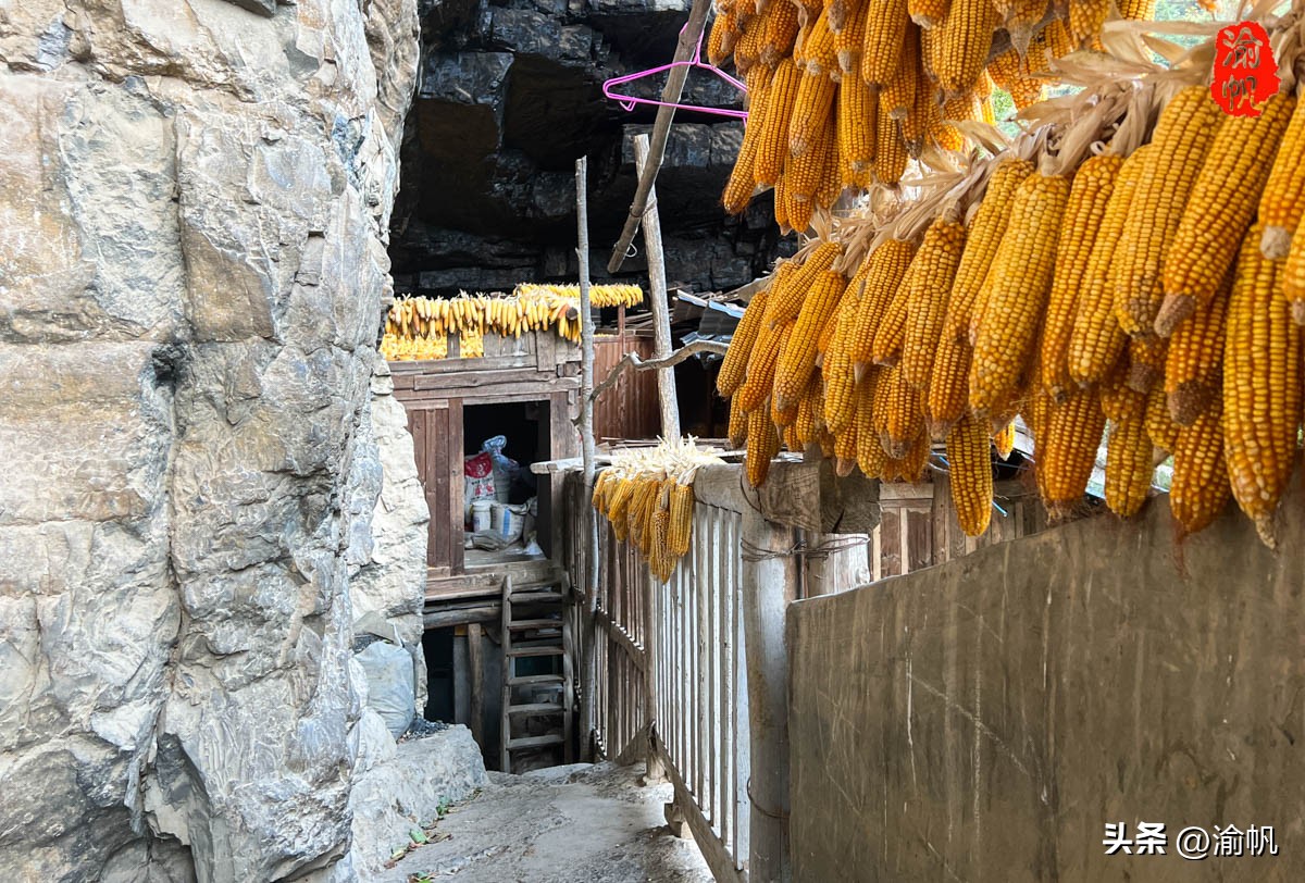 重庆深山悬崖上发现辉煌建筑房屋,重庆大山悬崖峭壁发现千年古房子