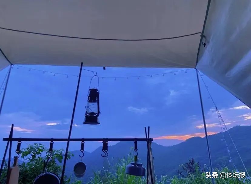 露营、飞盘、橄榄球……城市里的年轻人太会玩了