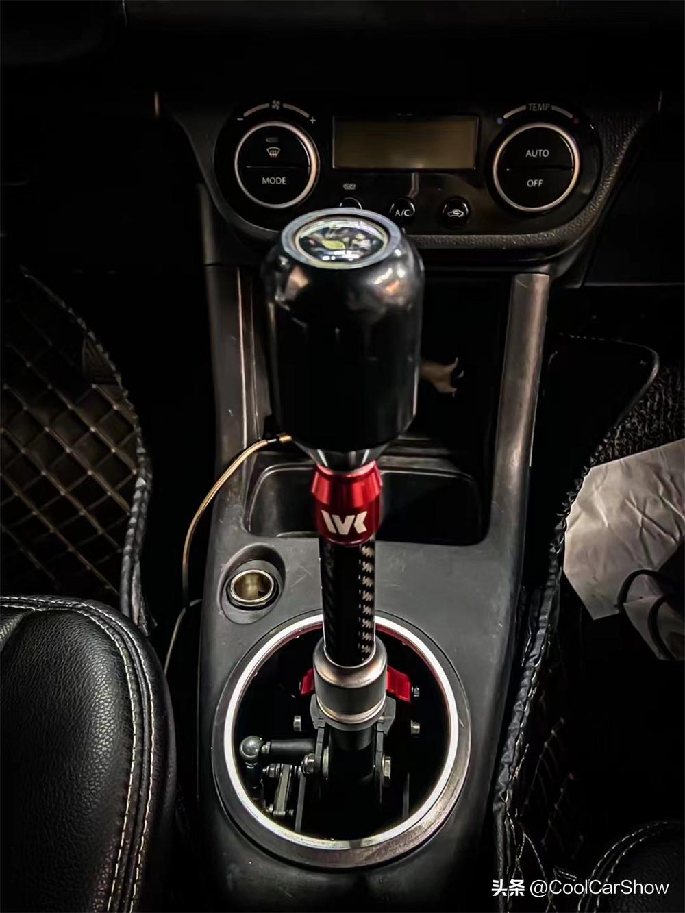 大尾翼战斗风的气动雨燕，女车友完美诠释小车也能带来无穷乐趣