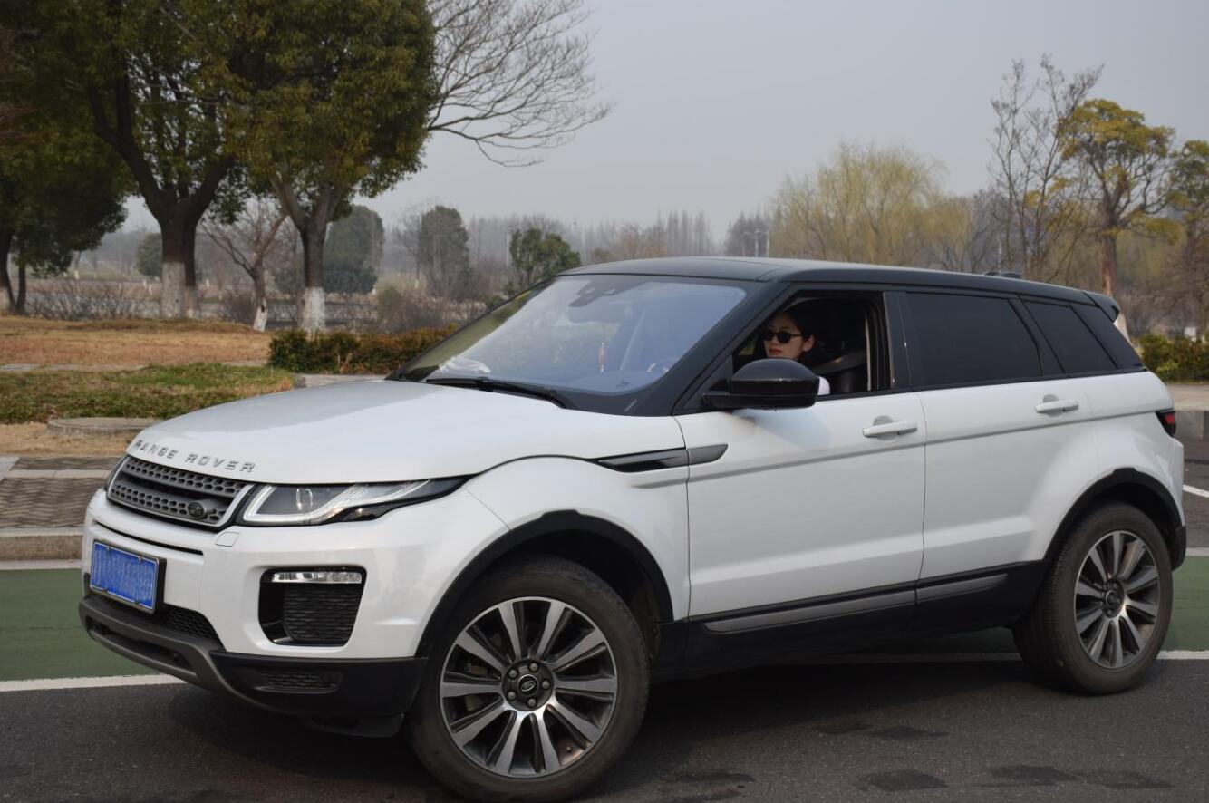 撕掉了所谓女性的身份标签,女司机车贴撕掉