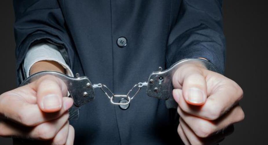 黑暗中的无助：女子丈夫去世几天后，竟被凶手强奸