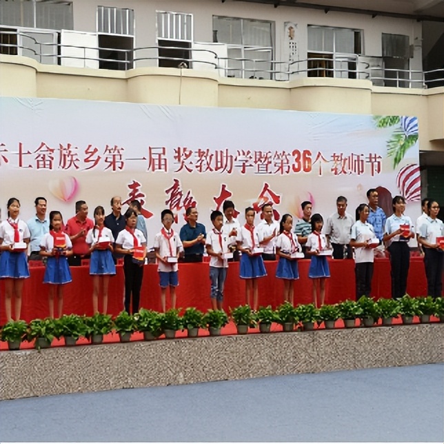南康赤土民族小学,南康区赤土民族中心小学六年级
