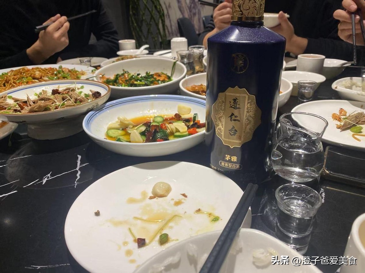 哪种香型的白酒不容易喝出假酒,香精勾兑的假酒喝了不上头吗