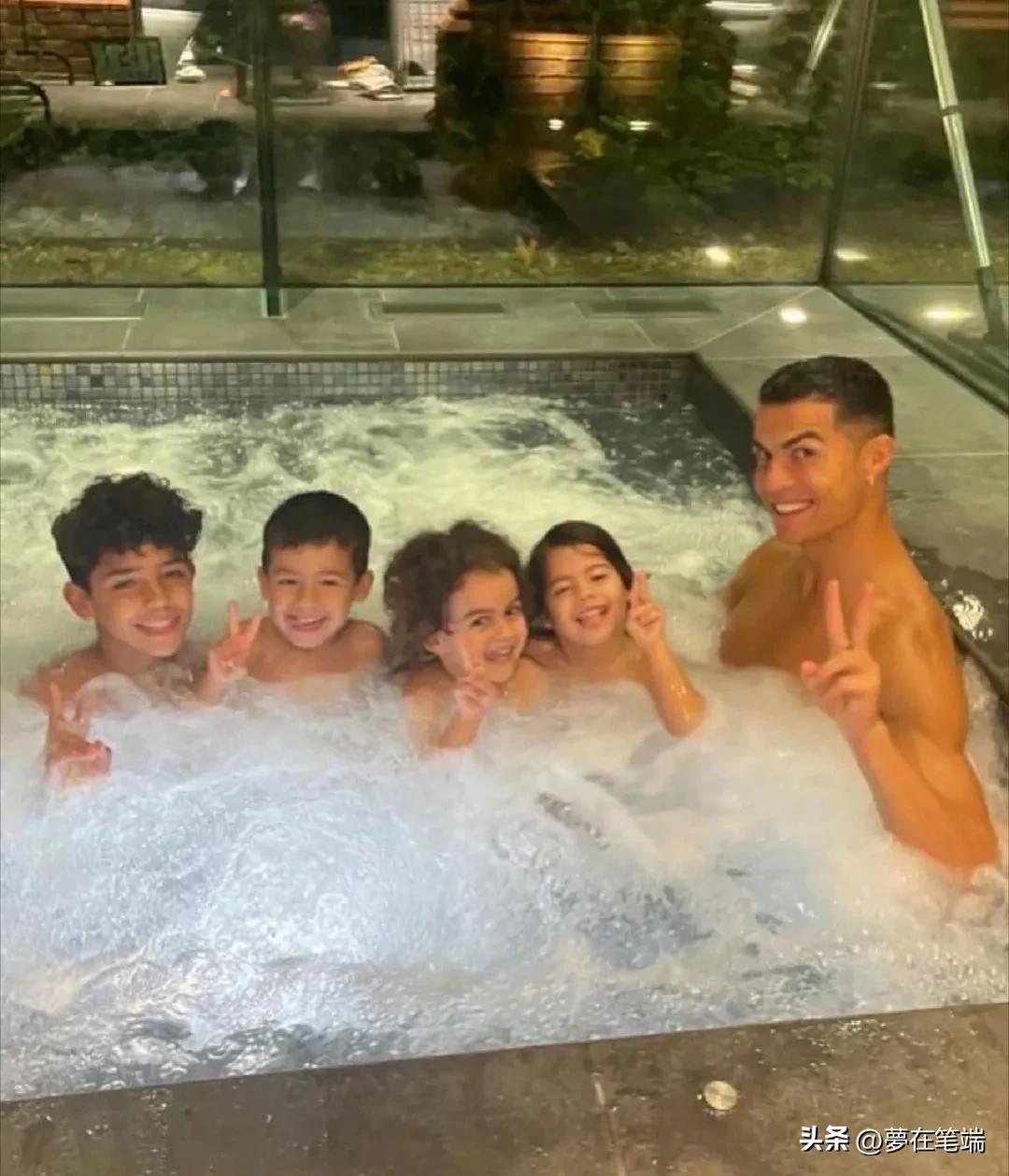 迷你罗和c罗小时候的对比,c罗小时候家里穷吗