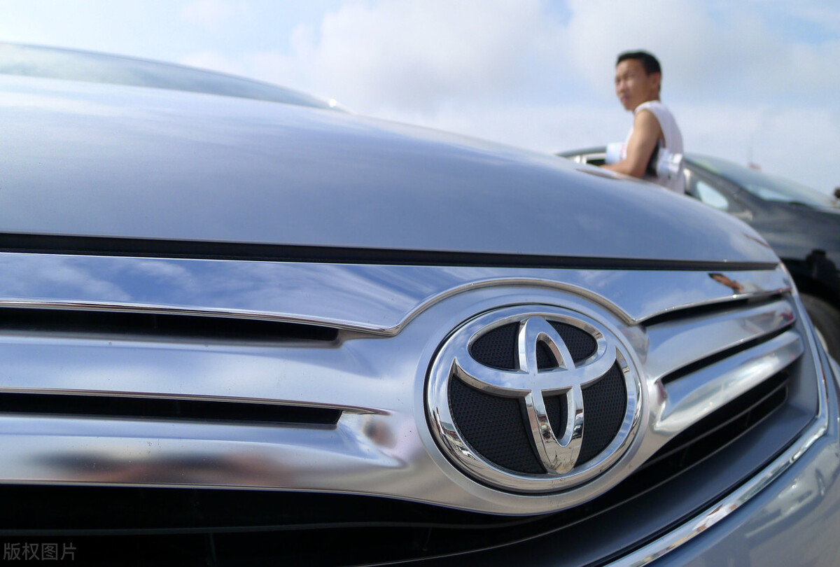 丰田锐志2.5试驾评测,丰田锐志试驾视频几个油