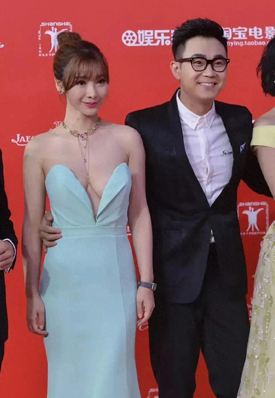 半露*裤内**、露下乳？这些女明星真是把诱惑穿在了身上