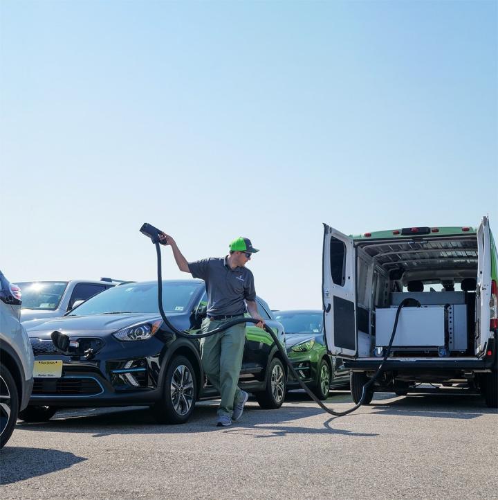 国产电动汽车加充电宝,低速电动汽车充电宝