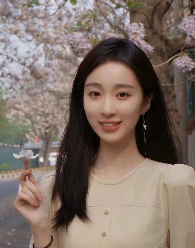 春晚主持人董卿周涛朱迅李思思,春晚主持人董卿朱迅周涛