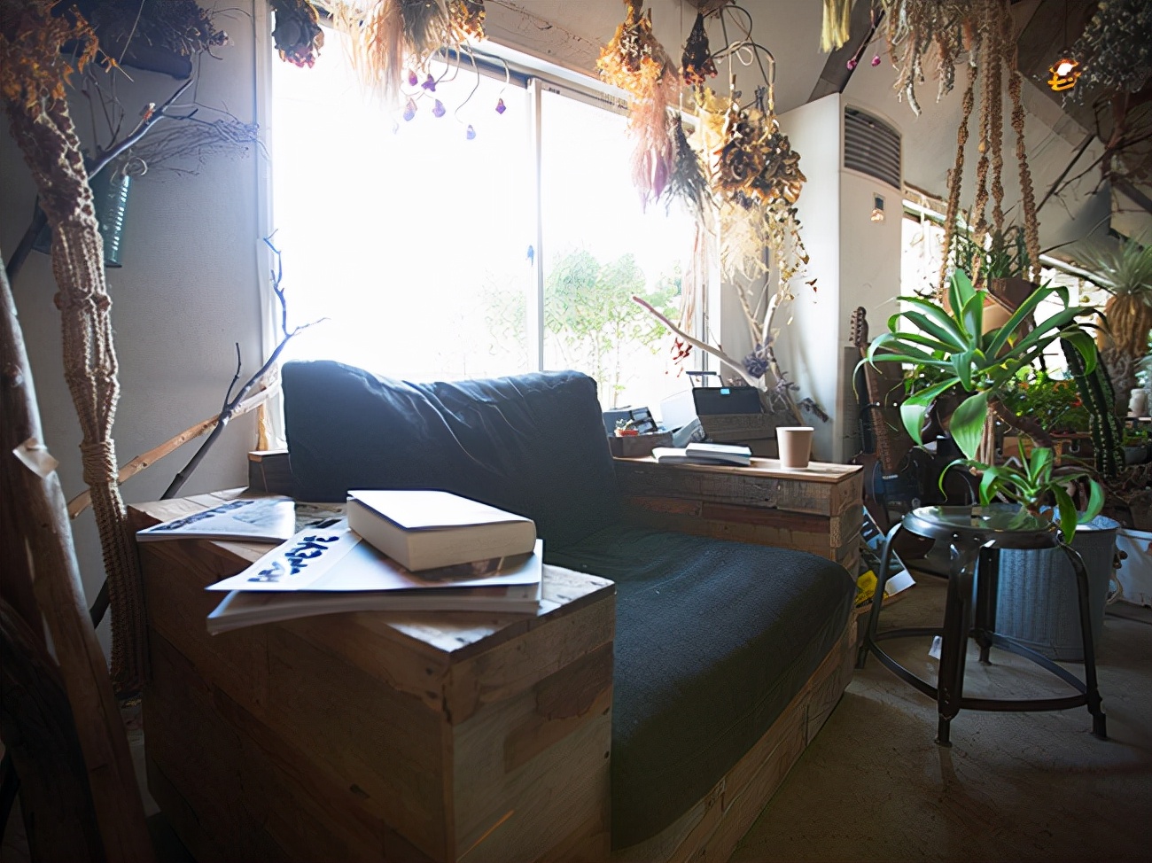 手工咖啡屋改造,废弃的家具改造成文具盒