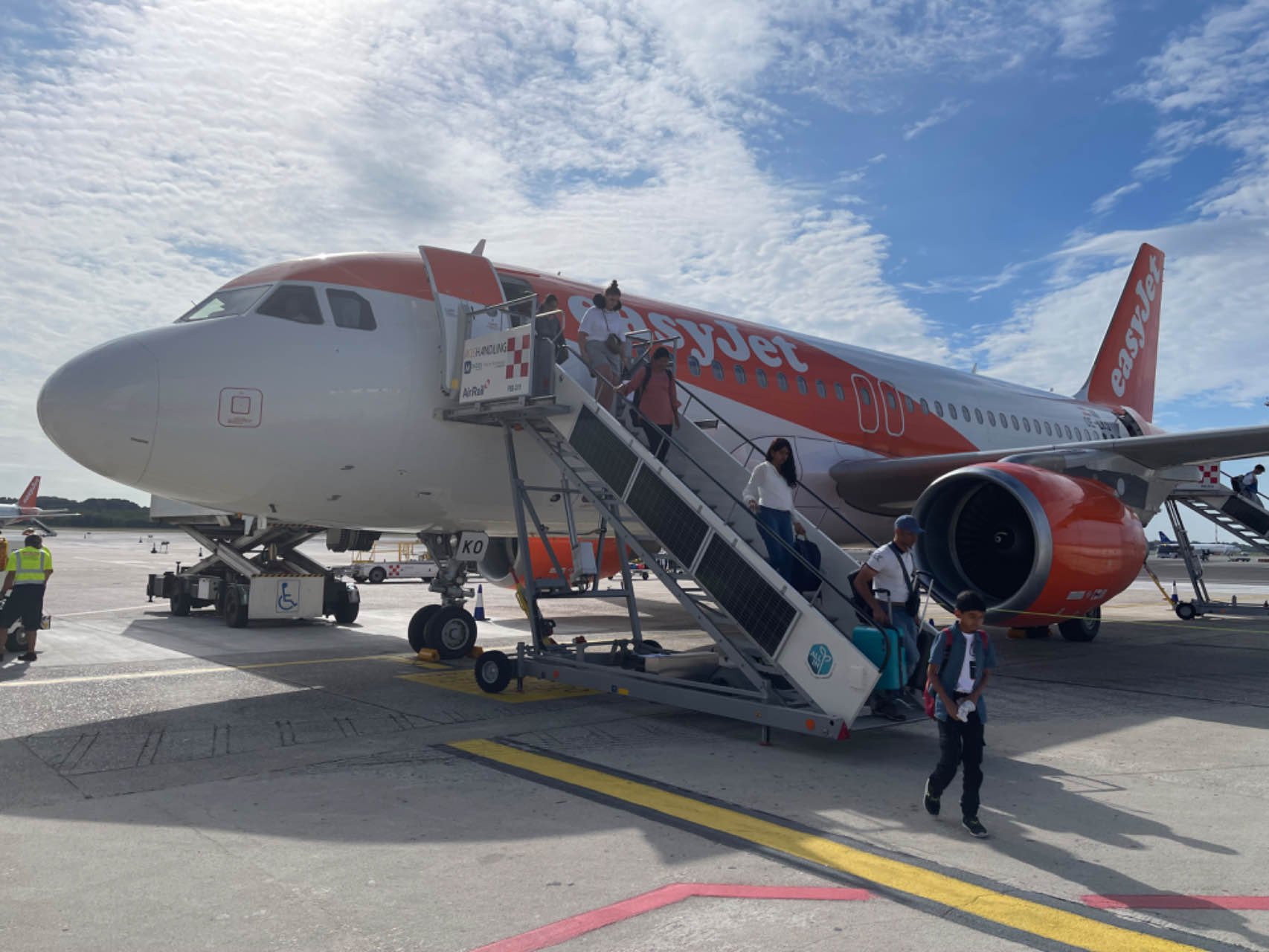 在机场护照丢失怎么办旅游证,在机场护照丢失怎么入境