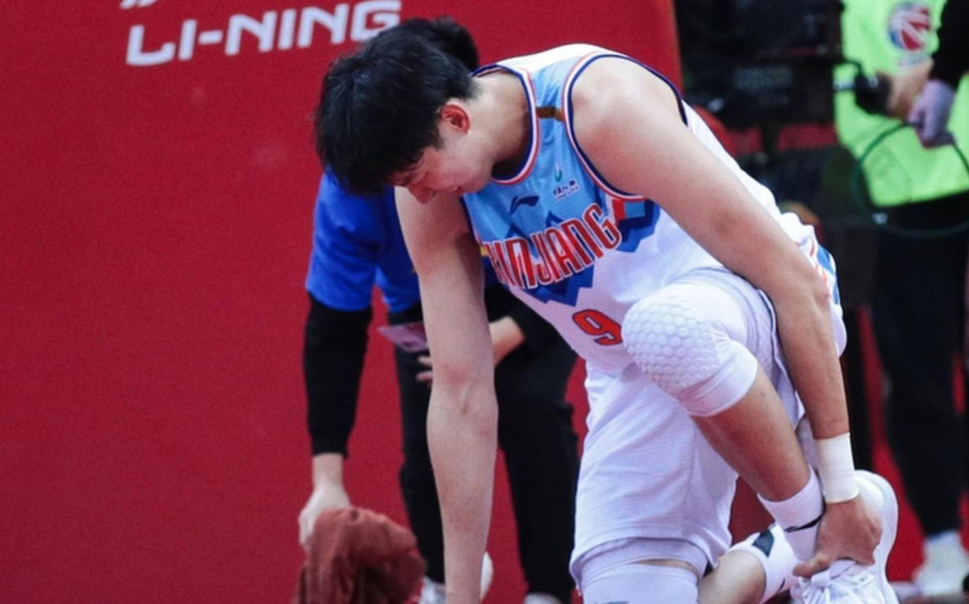 篮协官宣球员加盟信息,周琦最新消息新疆男篮