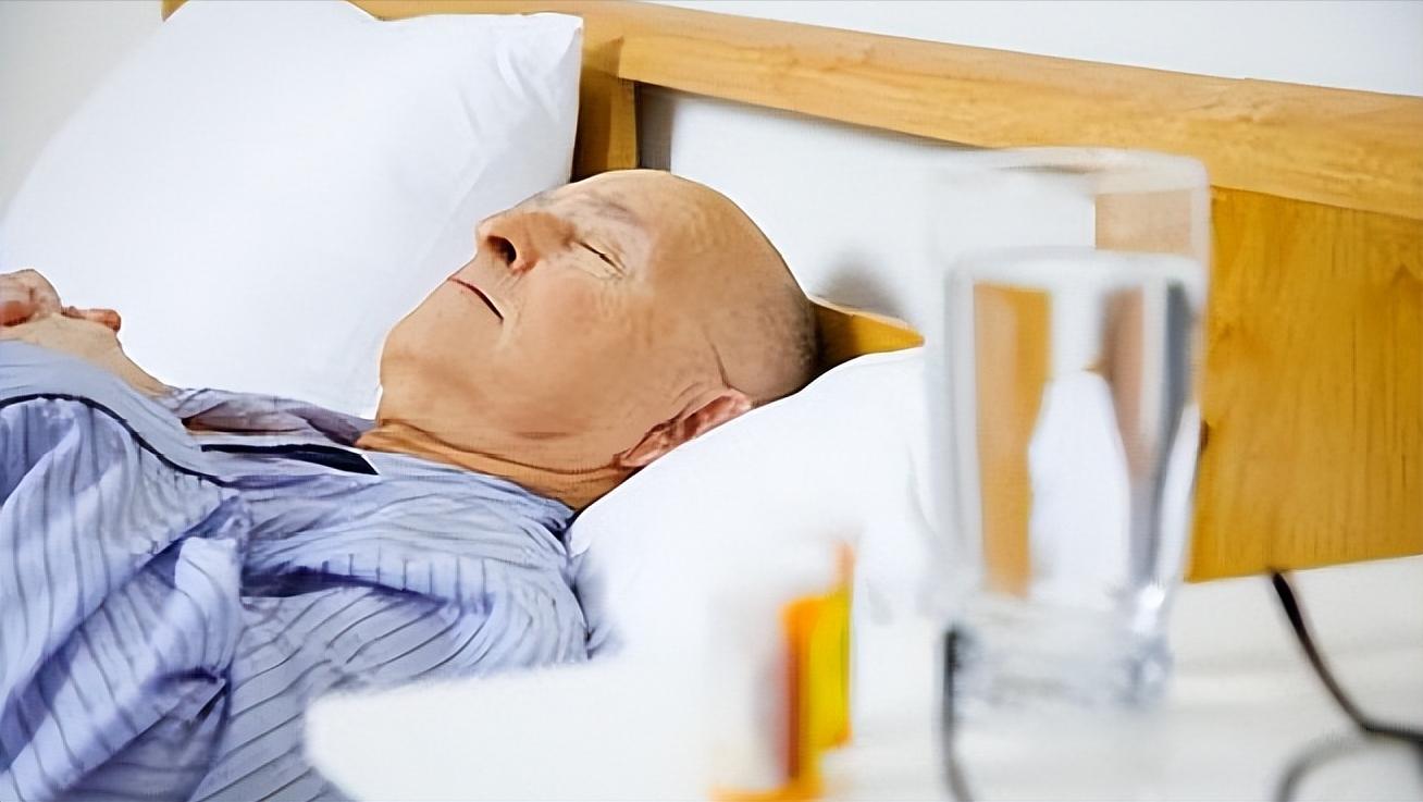 老人骨密度低的危害,老年人骨质疏松是正常人的几倍