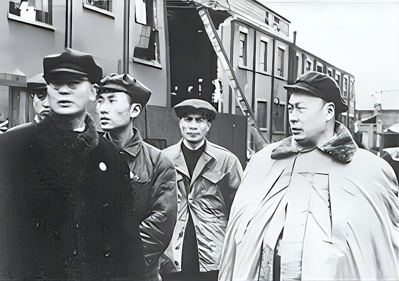 1955年，蒋介石指着十大元帅名单，对宋美龄苦笑：这个人太厉害了