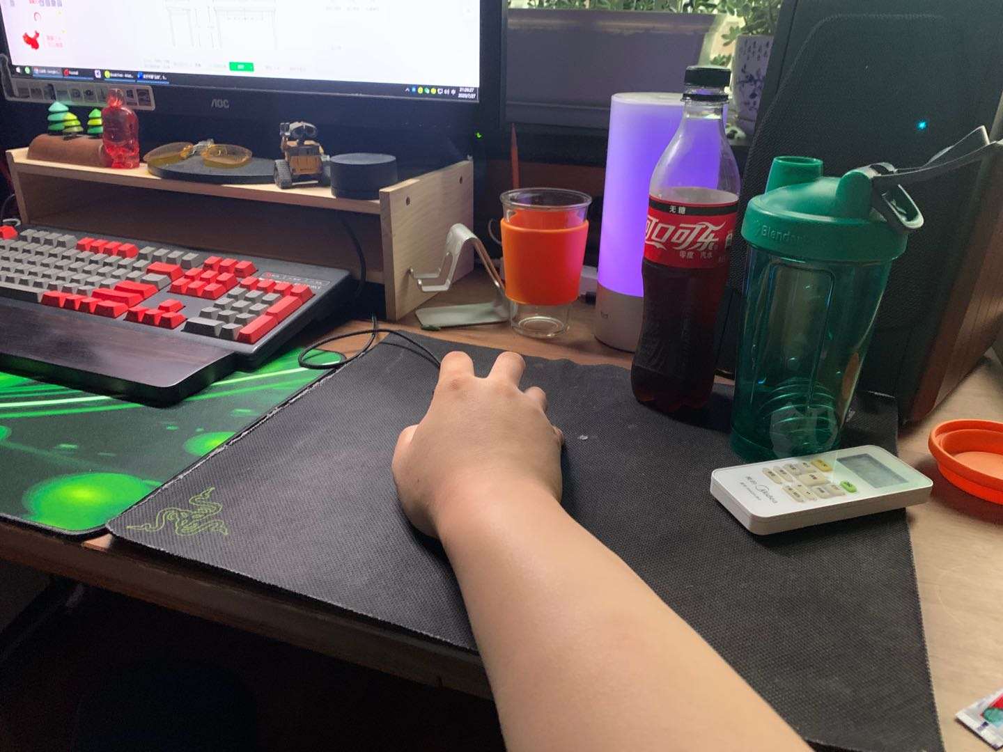 乱七八糟的电脑桌,笔记本电脑桌桌椅