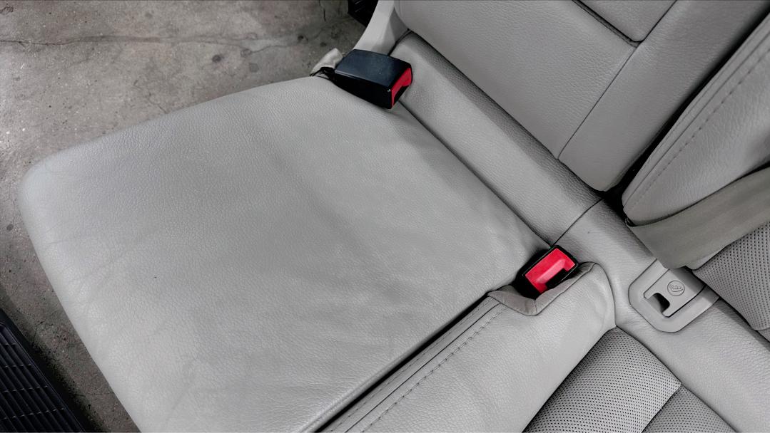 奥迪q7报废厂,老款奥迪q7出车祸