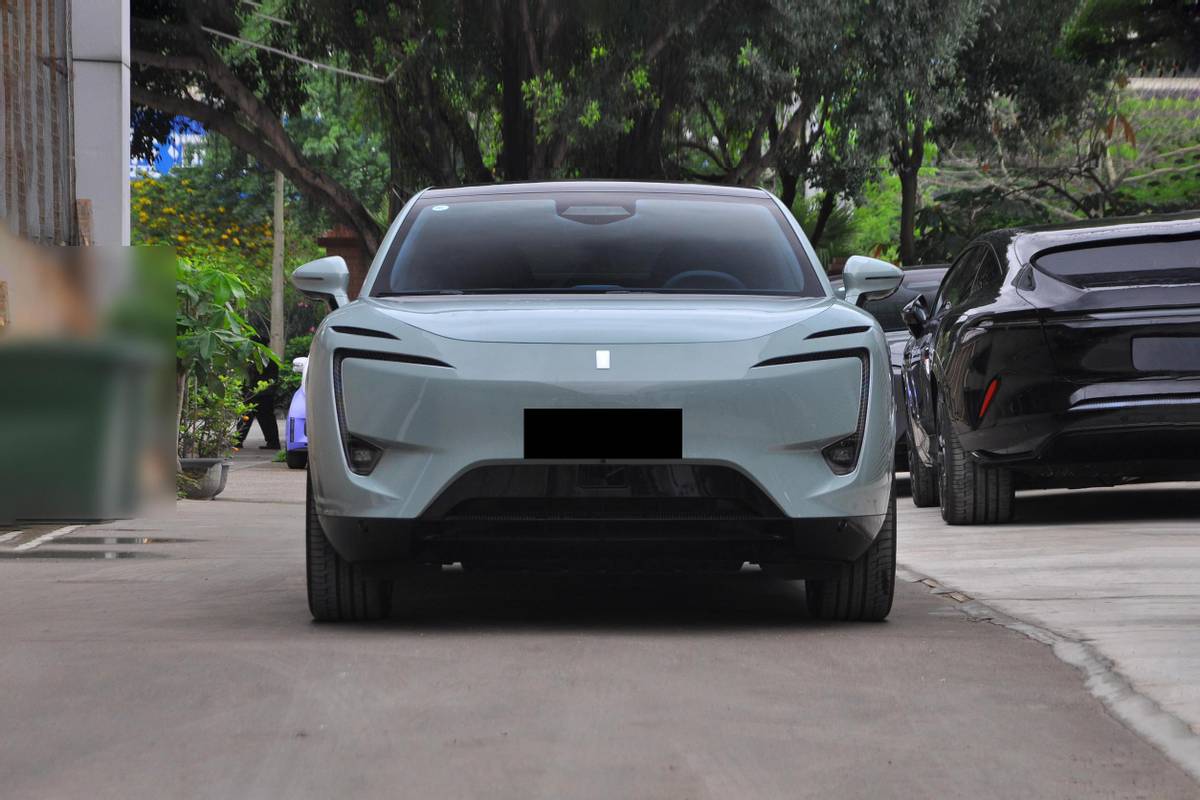 34.99万起的阿维塔11定价高了吗 (阿维塔11实车首发)