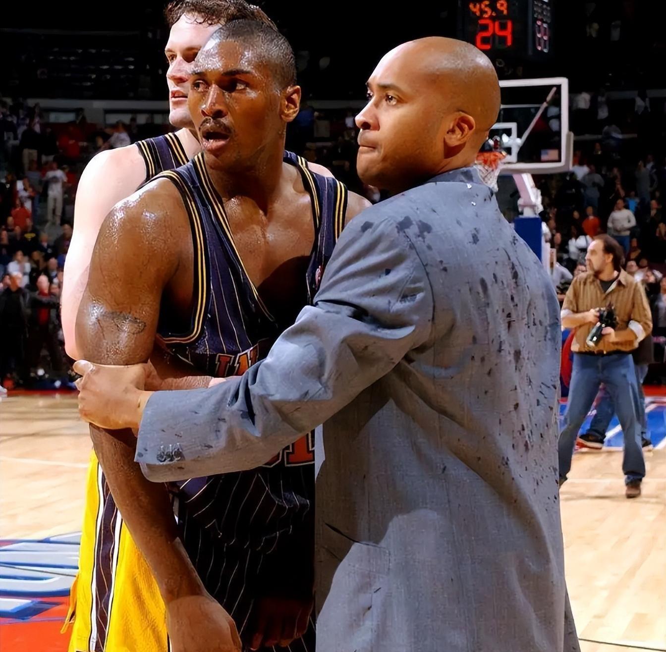 中国女歌手爱上外籍黑人,同居后被家暴至肛裂,如今40岁无人敢娶