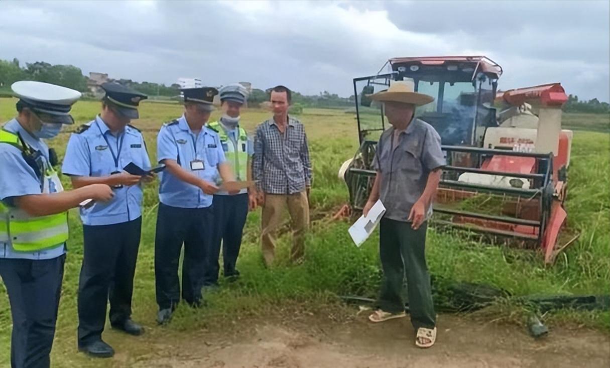小麦收割跨区作业证,严查跨区作业证导致收割机被扣