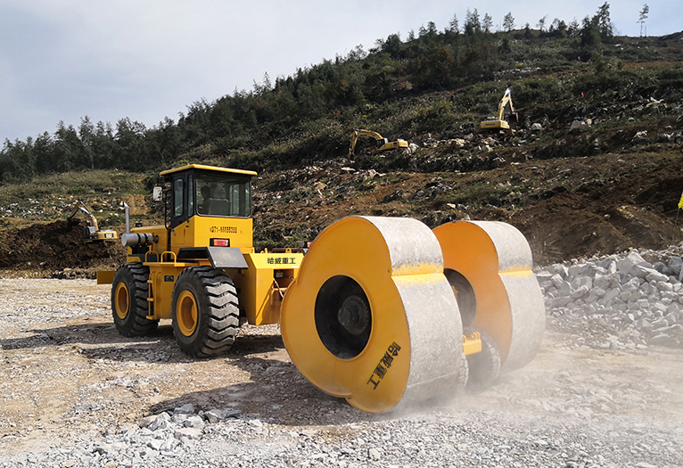 新建梅花冲击压路机碾压施工案例,冲击式压路机