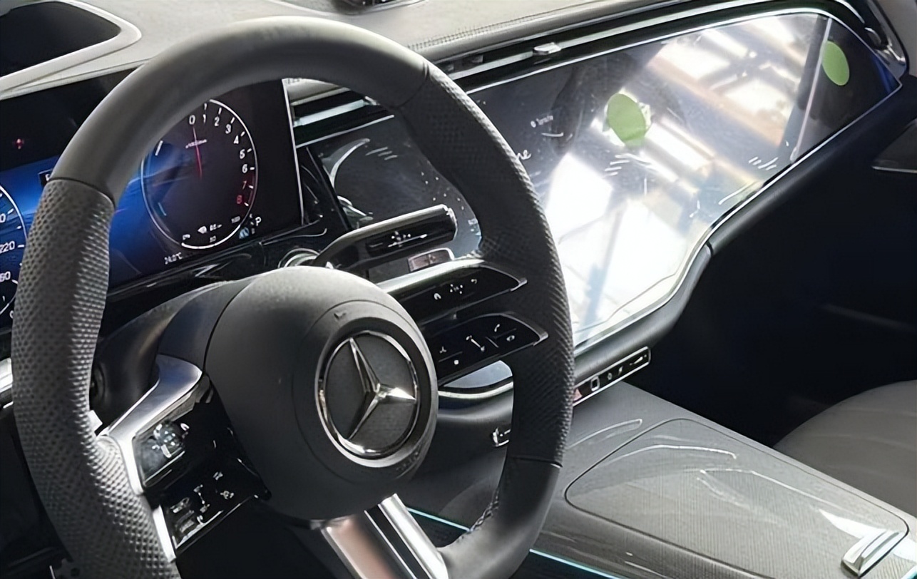 奔驰e白色内饰加价吗,全新奔驰e价格2024