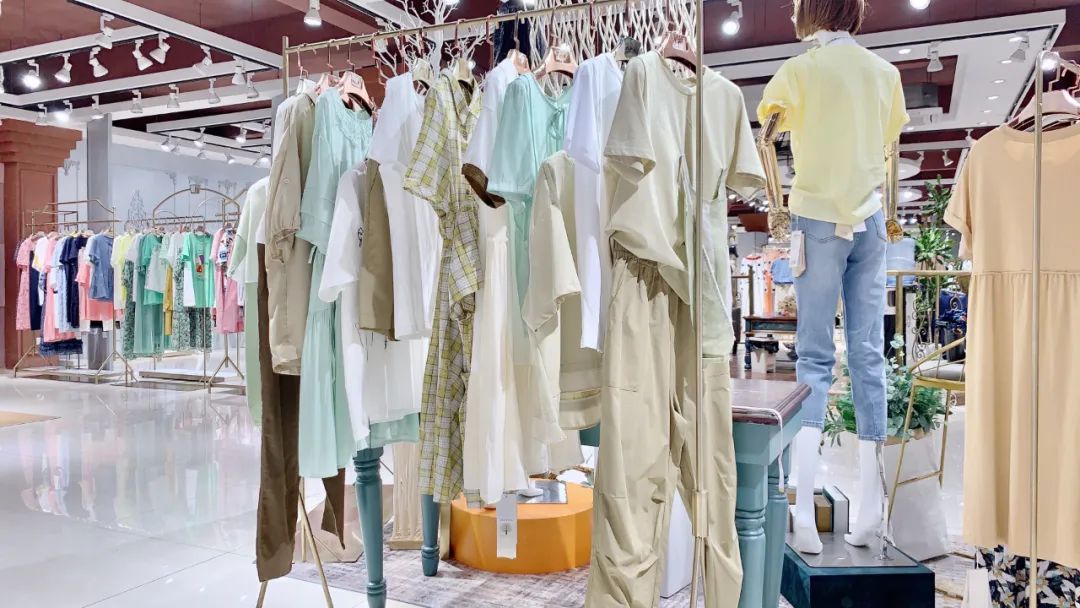 唯弋女装紫色,唯弋女装连衣裙专柜价格