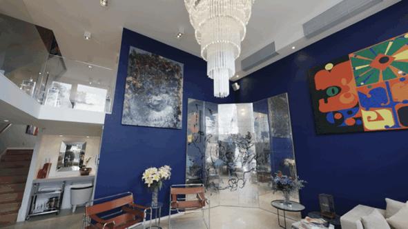 亚洲顶级藏家的4层海滨之家：挂满30件珍藏，审美一流