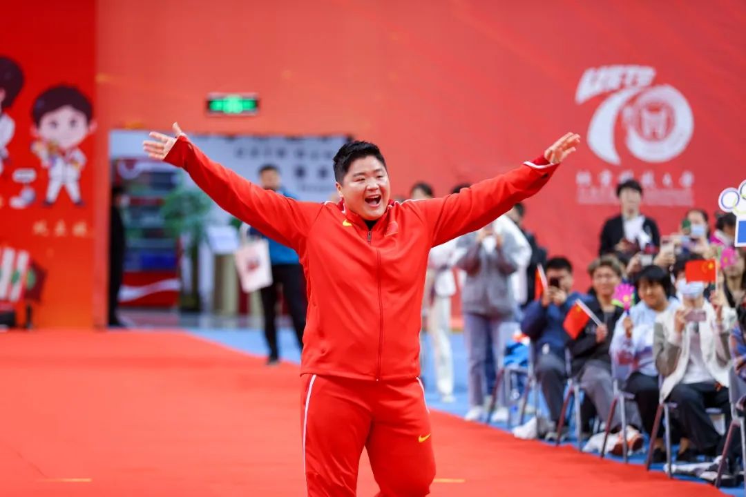 五位奥运冠军抢金牌,2021奥运冠军走进人民大会堂