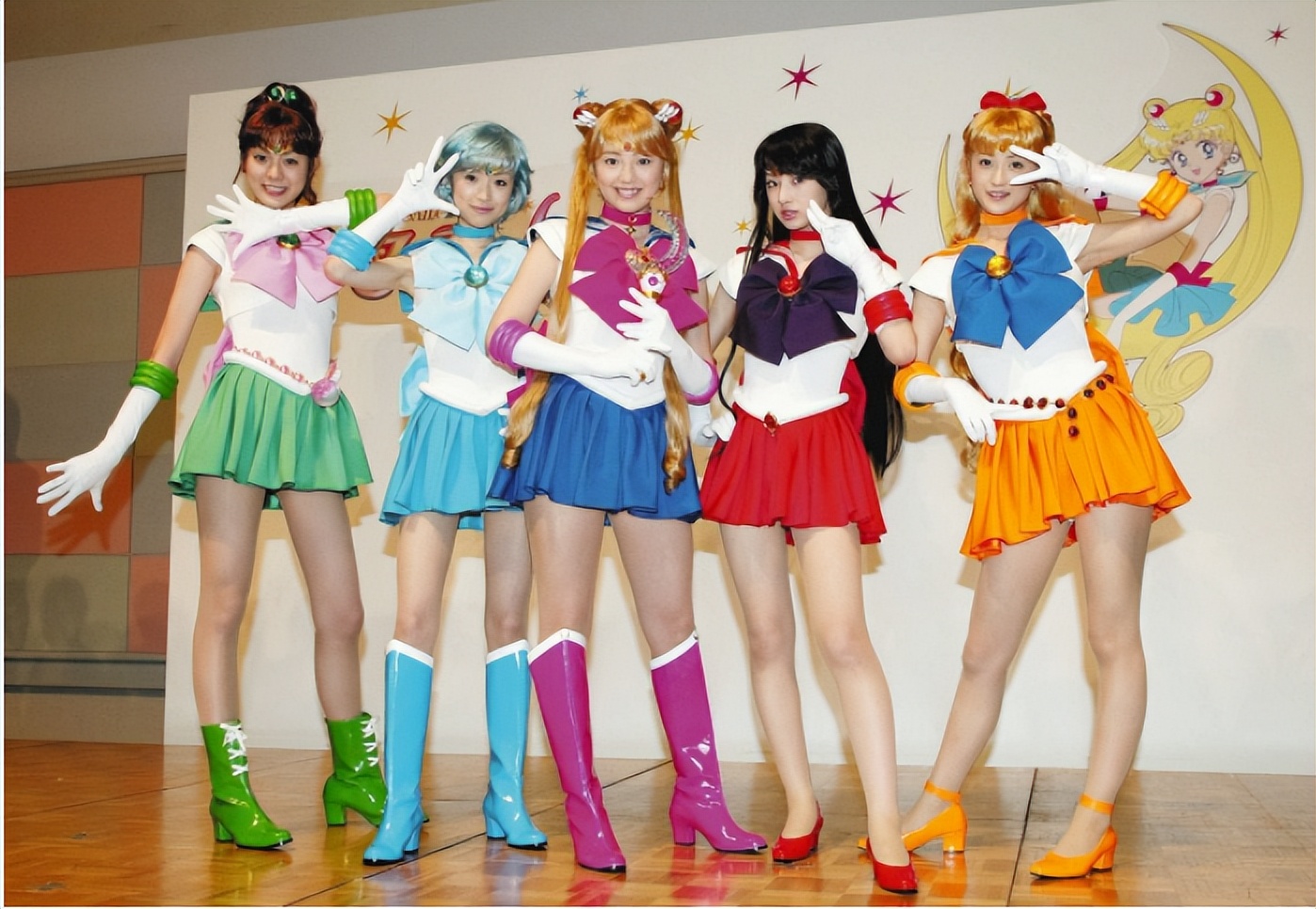 世界杯日本国足太太团曝光,世界杯日本美女太太团