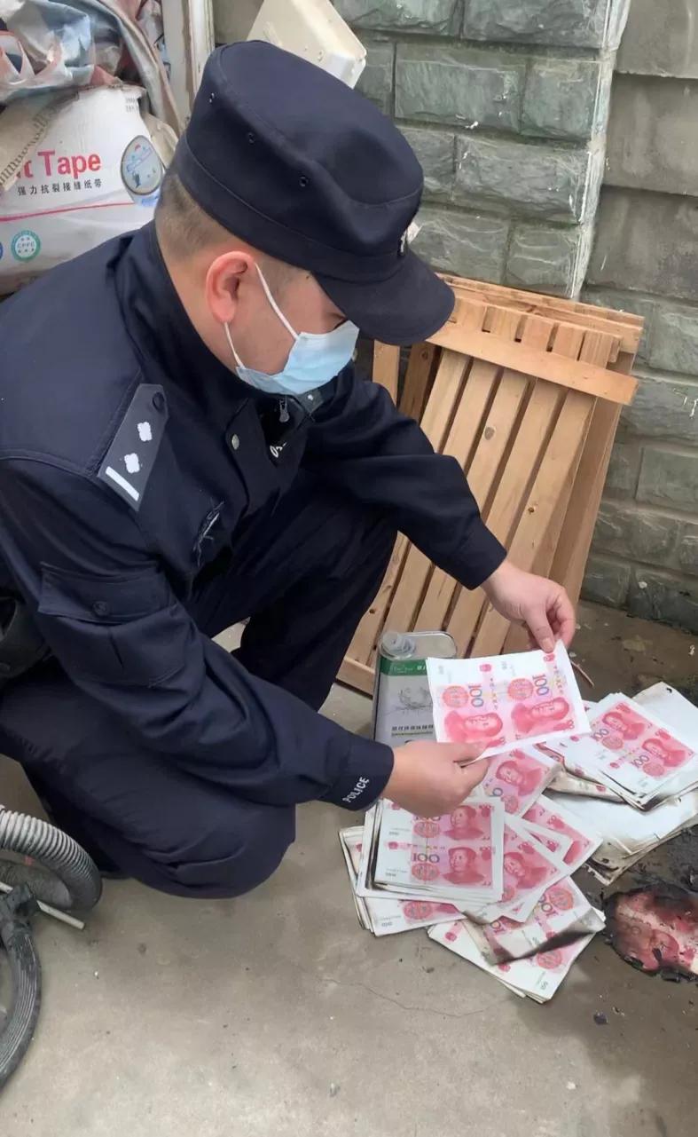 湖北武汉：男子自学PS技术造*币假**再贩卖黄陂警方破获一起特大伪造贩卖*币假**案