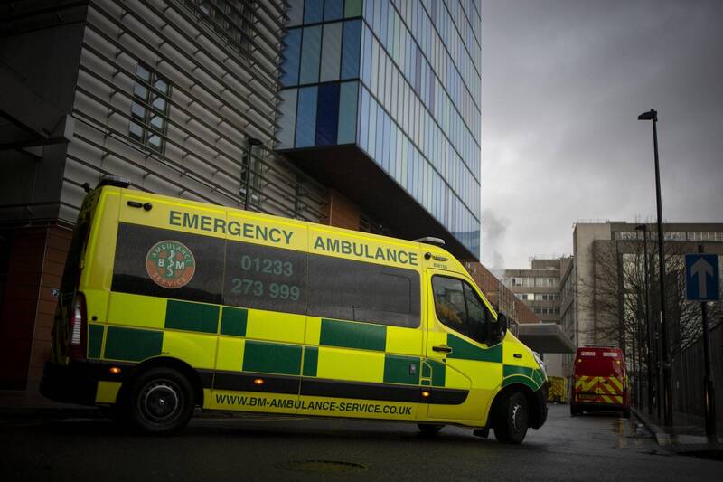 英国男子深夜呼吸衰竭死亡,英国男子打喷嚏