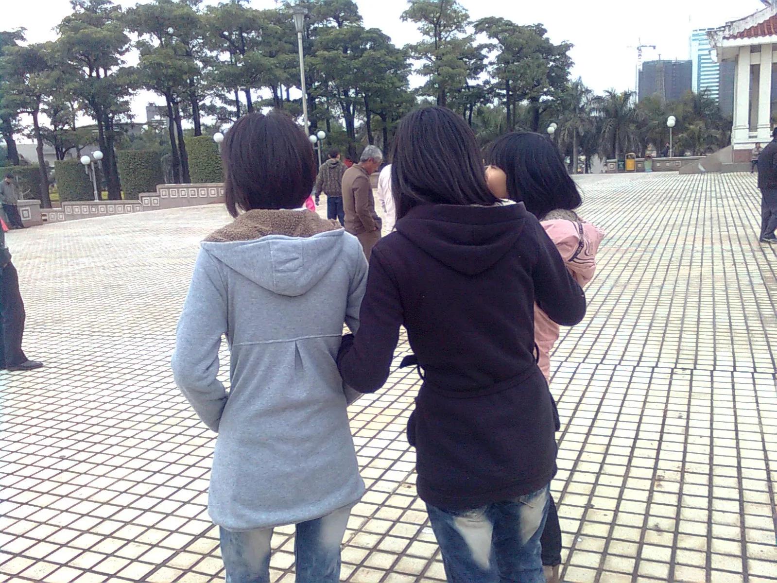 四个人的友谊为什么最稳定,四个人的友谊一分为二