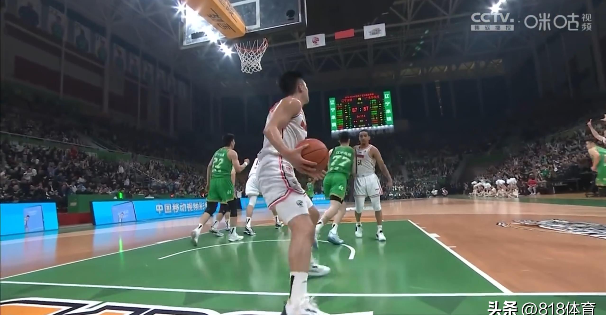 张镇麟劈扣吓坏,cba张镇麟垫脚裁判报告