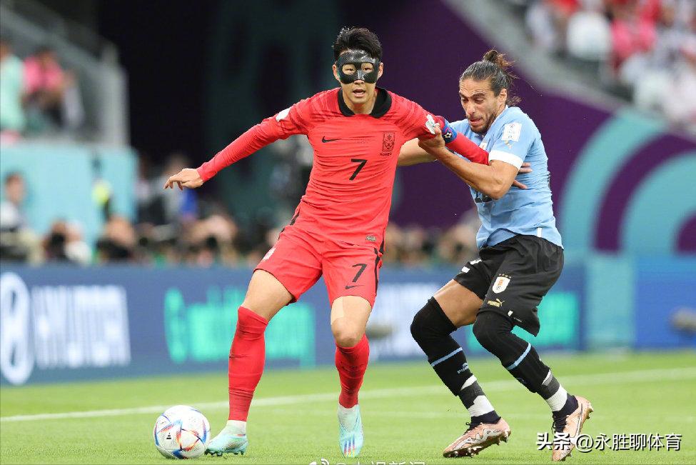 乌拉圭教练被砸解说是谁,乌拉圭教练被砸