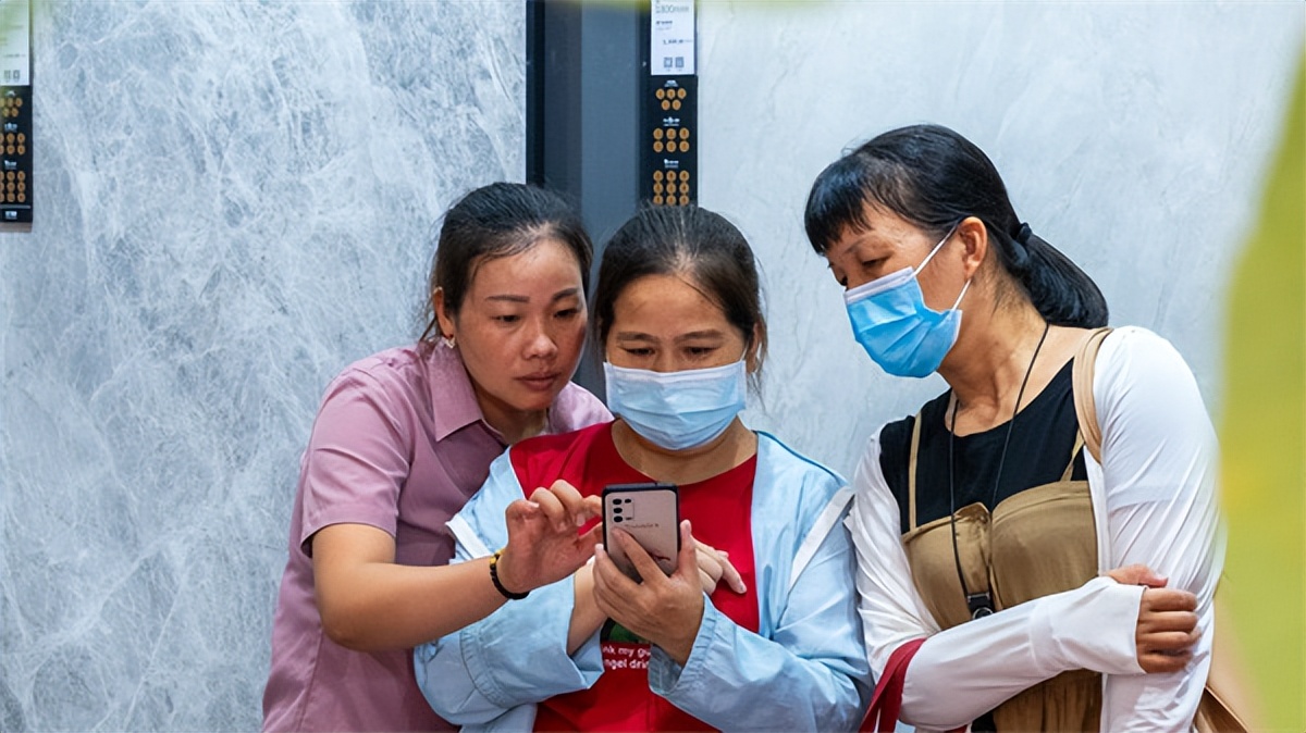 9月19日，利家居瓷砖莆田店璀璨盛启