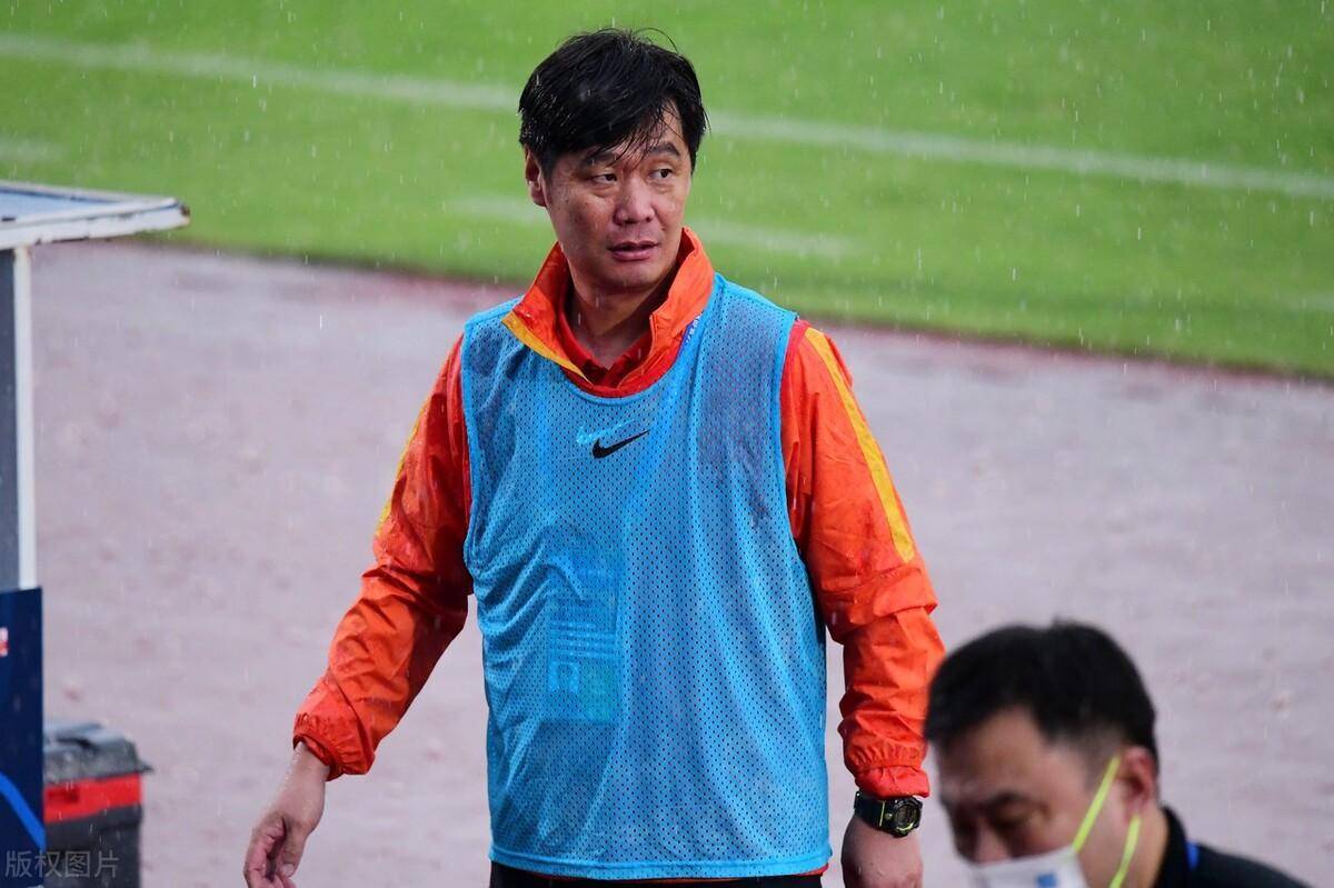 青岛足球教练李霄鹏,李霄鹏鲁能换帅视频