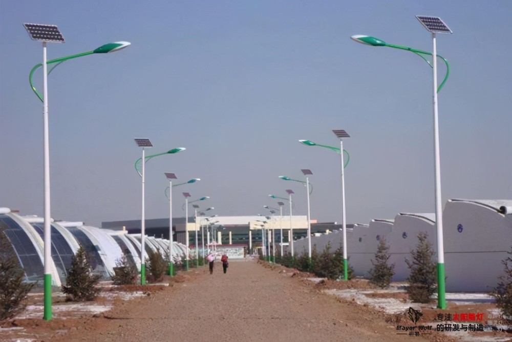 怎样选太阳能路灯图片及价格,太阳能路灯价格多少钱一台