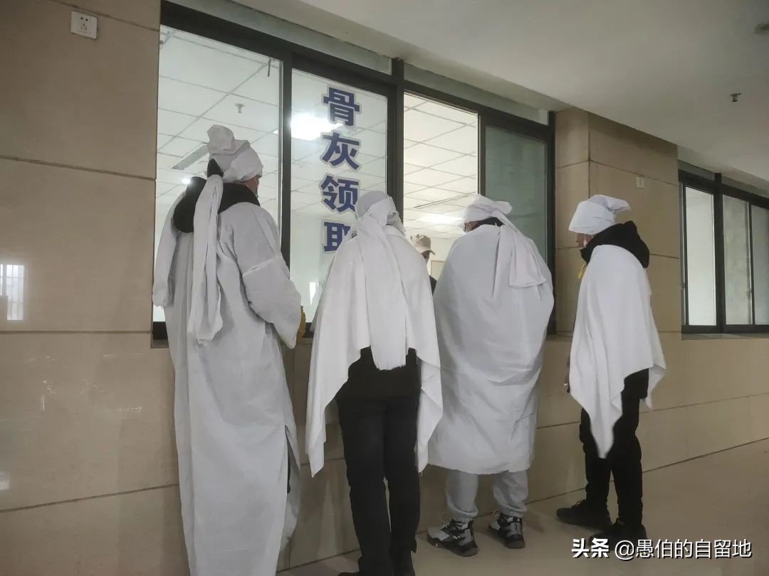 一位乡村殡葬车司机的倾诉：从业已五年，如今月薪过万，却想转行