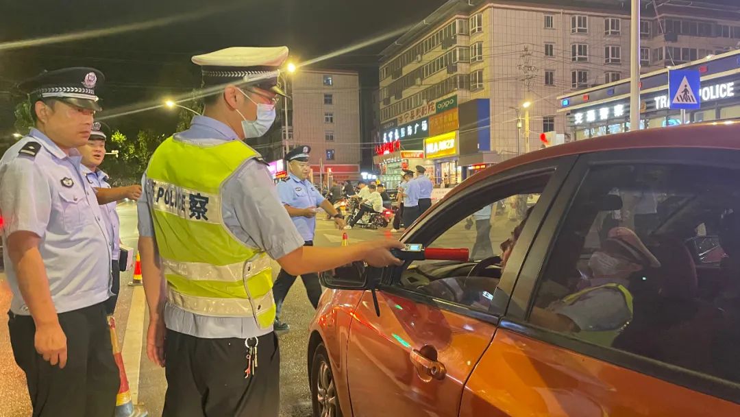 夏季治安打击整治“百日行动”丨尽锐出战！河南洛阳公安全力开展夏夜治安巡查宣防第二次集中统一行动