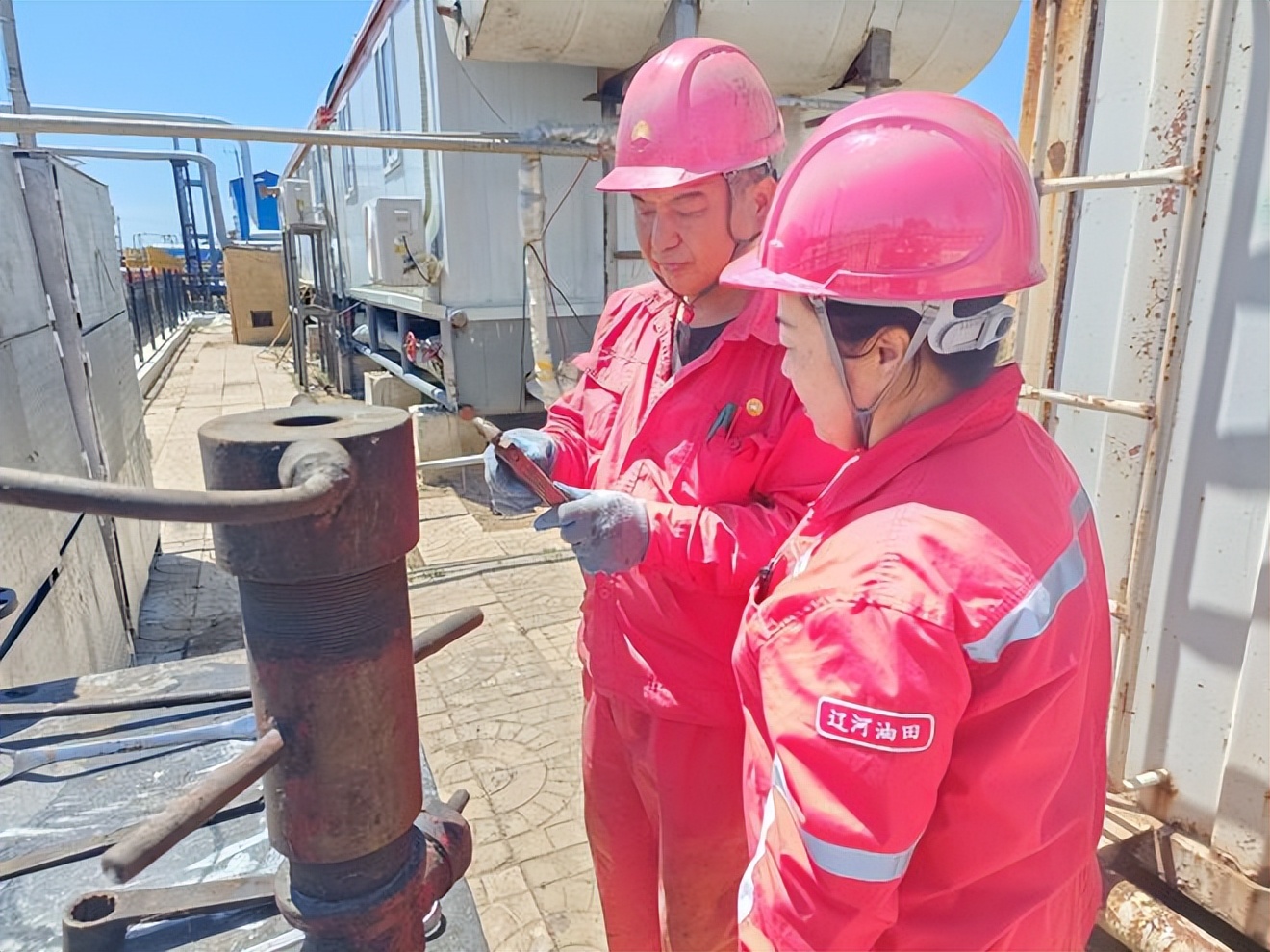 中国石油辽河油田特油公司：冯班长爱“淘宝”攒了个“百宝箱”