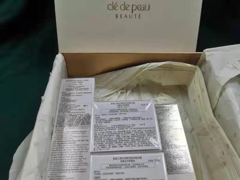 閲戝竵娆鹃濂堝効绾㈣壊,棣欏鍎块噾甯佸寘瀹樼綉浠锋牸