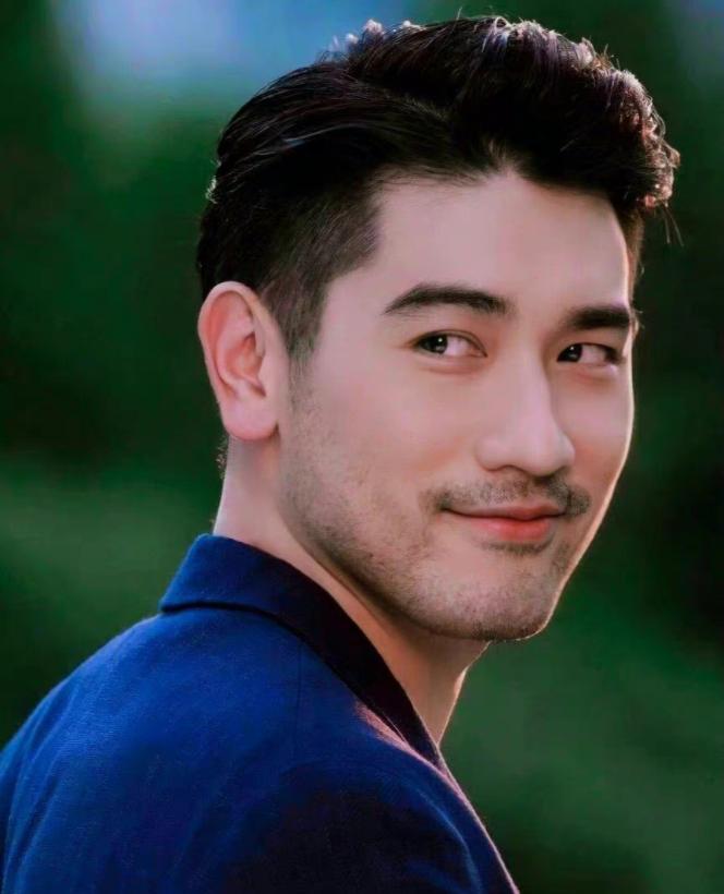 2天10个瓜，离婚、名导移民、恋情曝光、双双出轨…个个都是大瓜