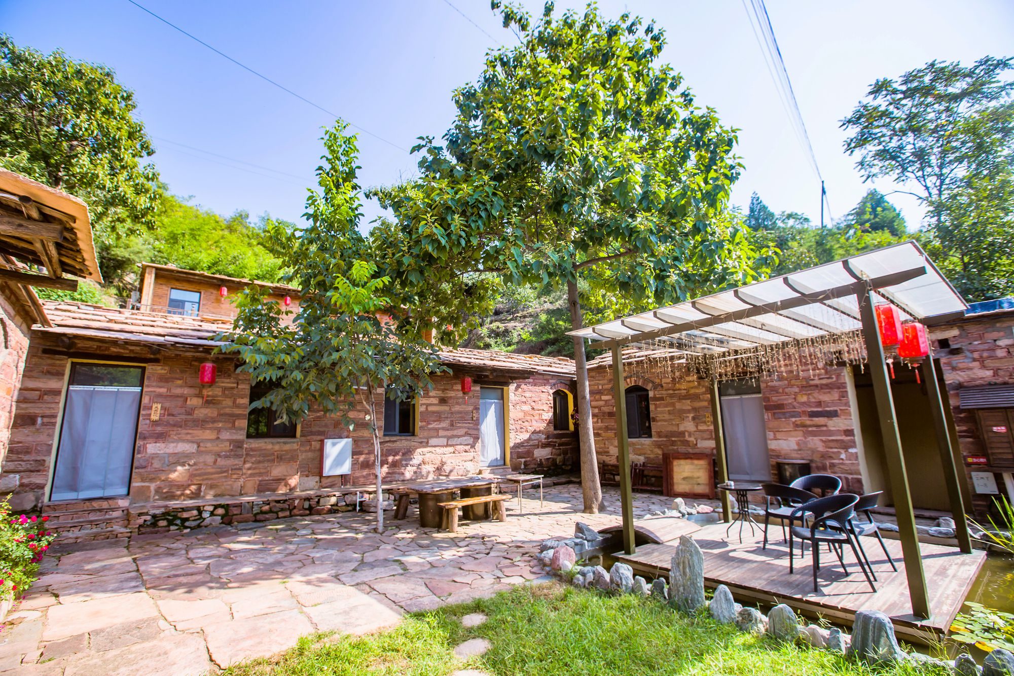 邢台白岸乡有一座云阶客栈，充满乡土气息，是休闲度假的好去处