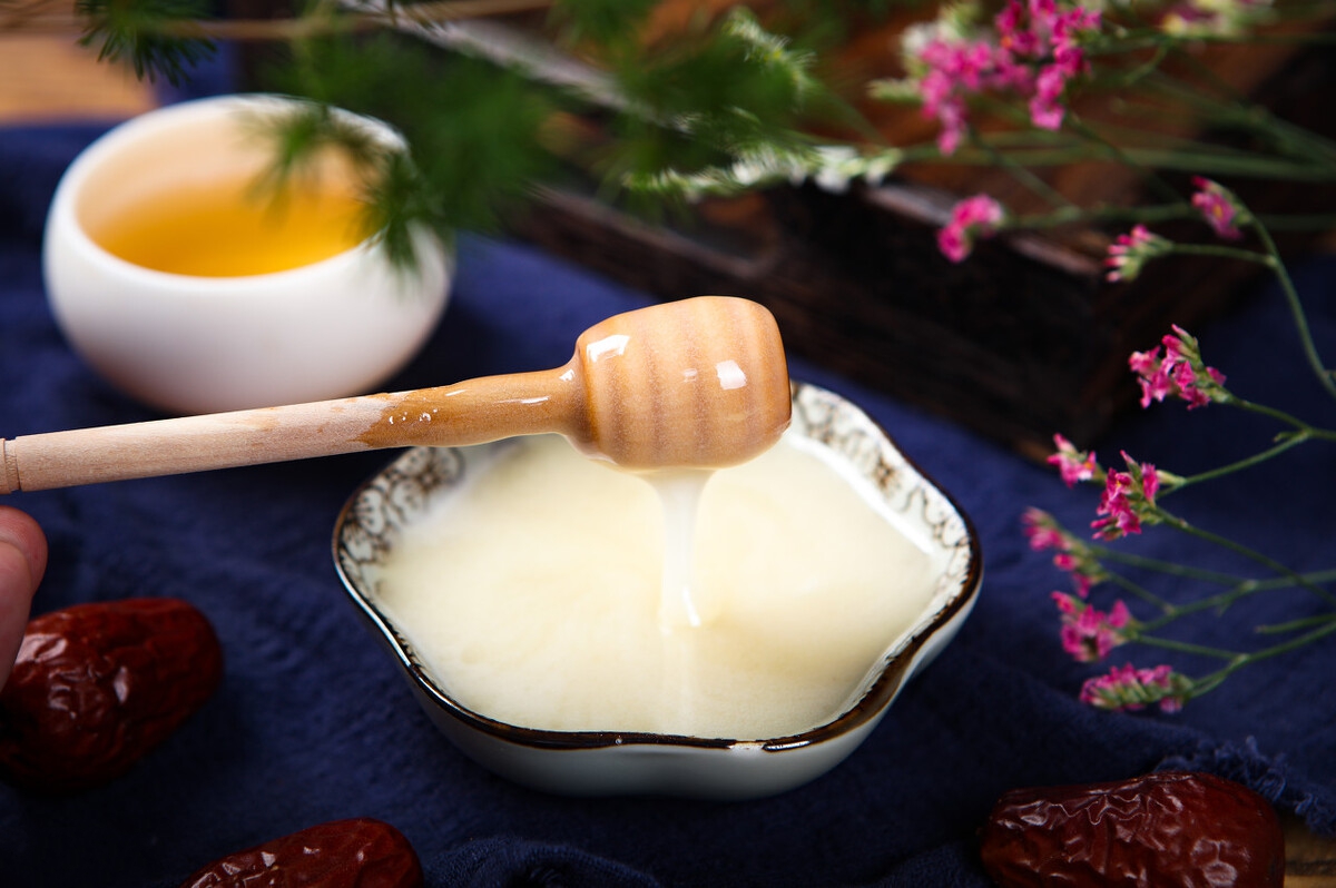 如何知道蜂蜜的真假视频讲解,纯天然蜂蜜0添加真假辨别方法